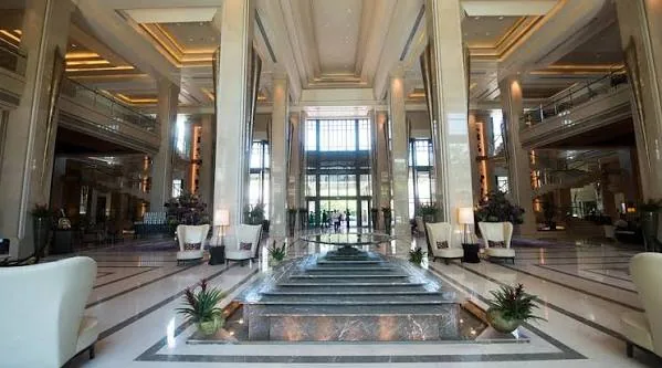 Siam Kempinski Hotel - Photo 2